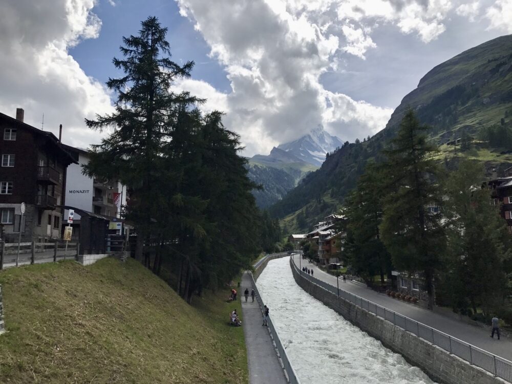 雲に隠れるマッターホルン