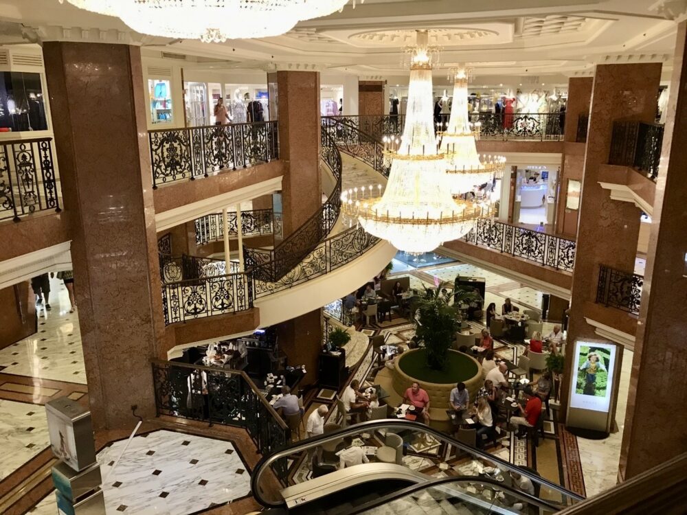 ショッピングモール