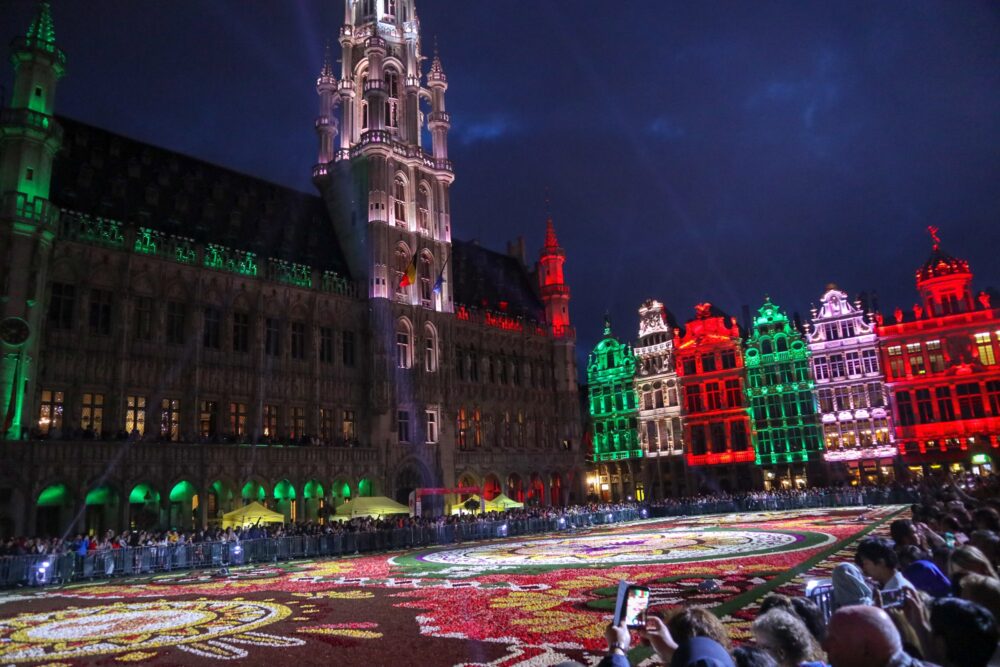 夜のフラワーカーペット