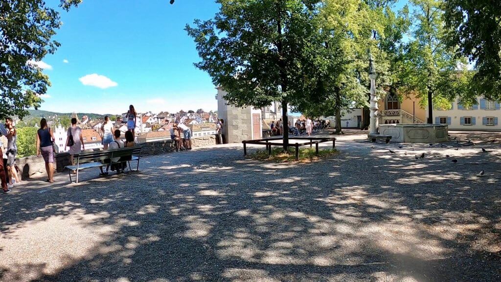 リンデンホフの丘の広場