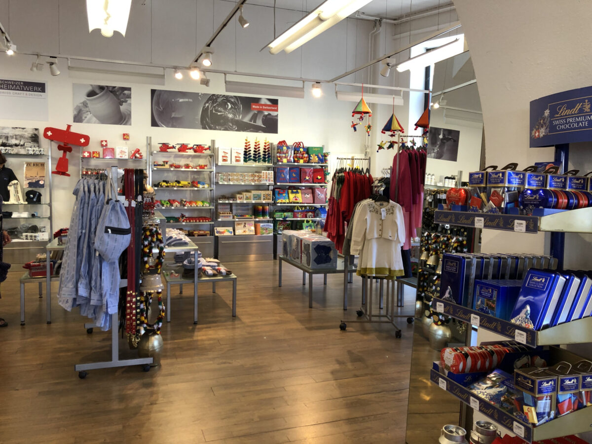 Schweizer Heimatwerk店内2