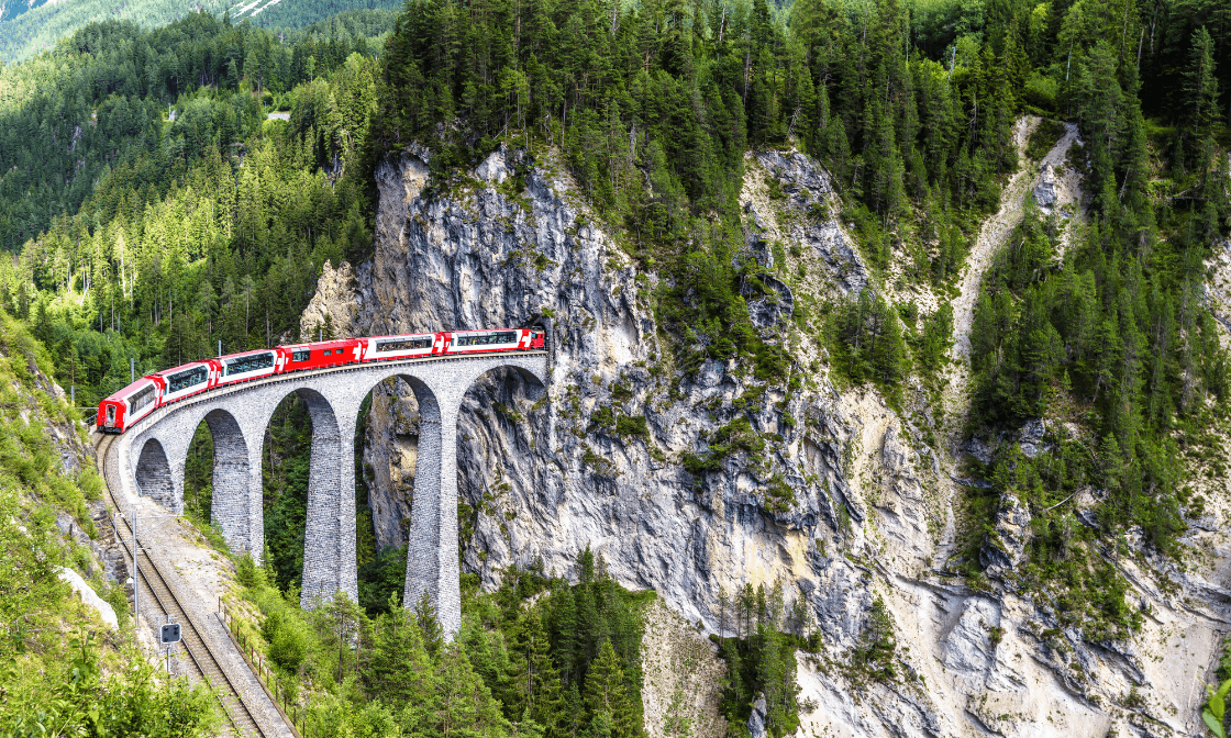 アルブラとベルニナの景観とレーティッシュ鉄道