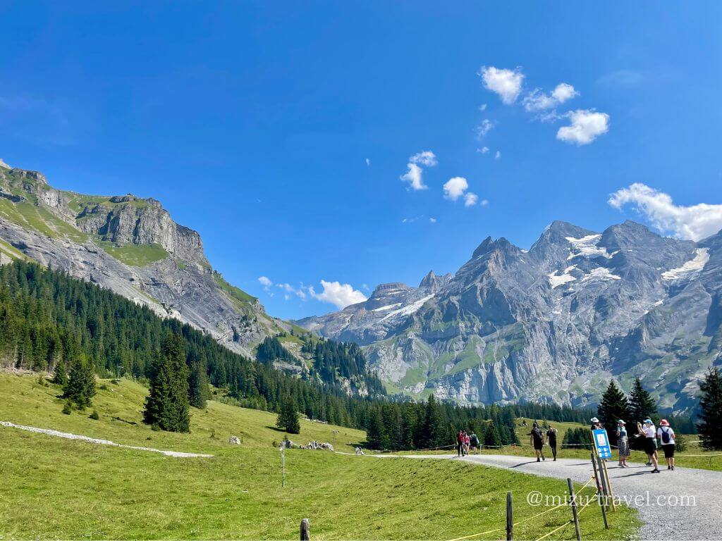 Oeschinensee駅を降りてから