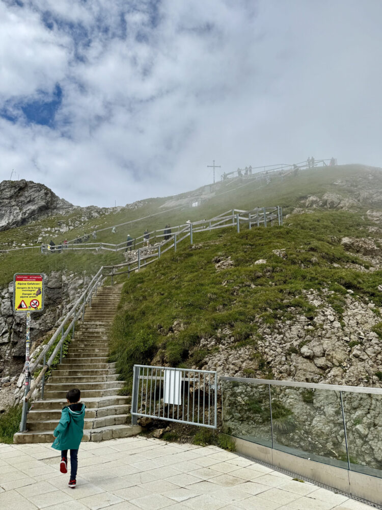 展望台への階段