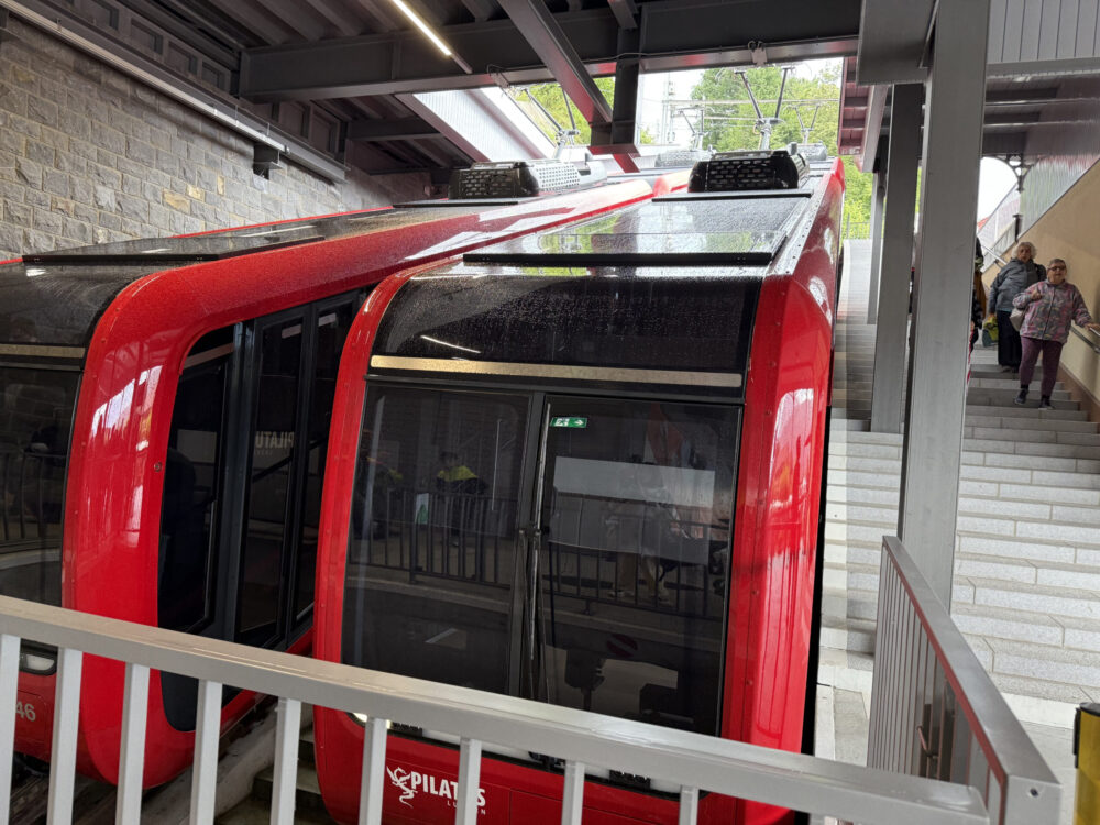 ピラトゥス登山鉄道の車体